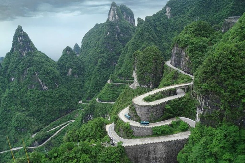Tianmenshan Winding Mountain Road, Zhangjiajie
