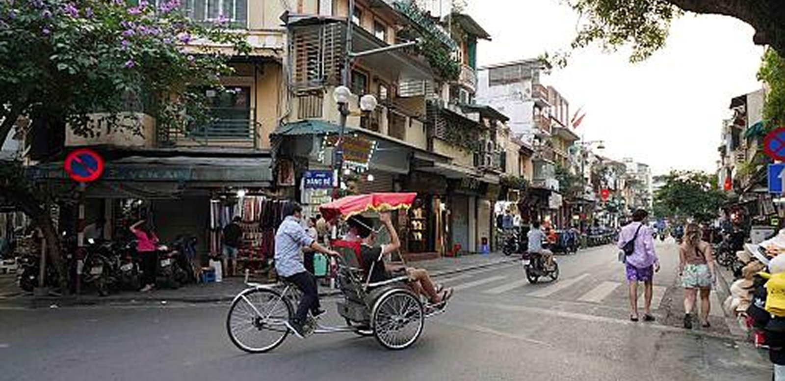 Hanoi Old Quarter by Cyclo