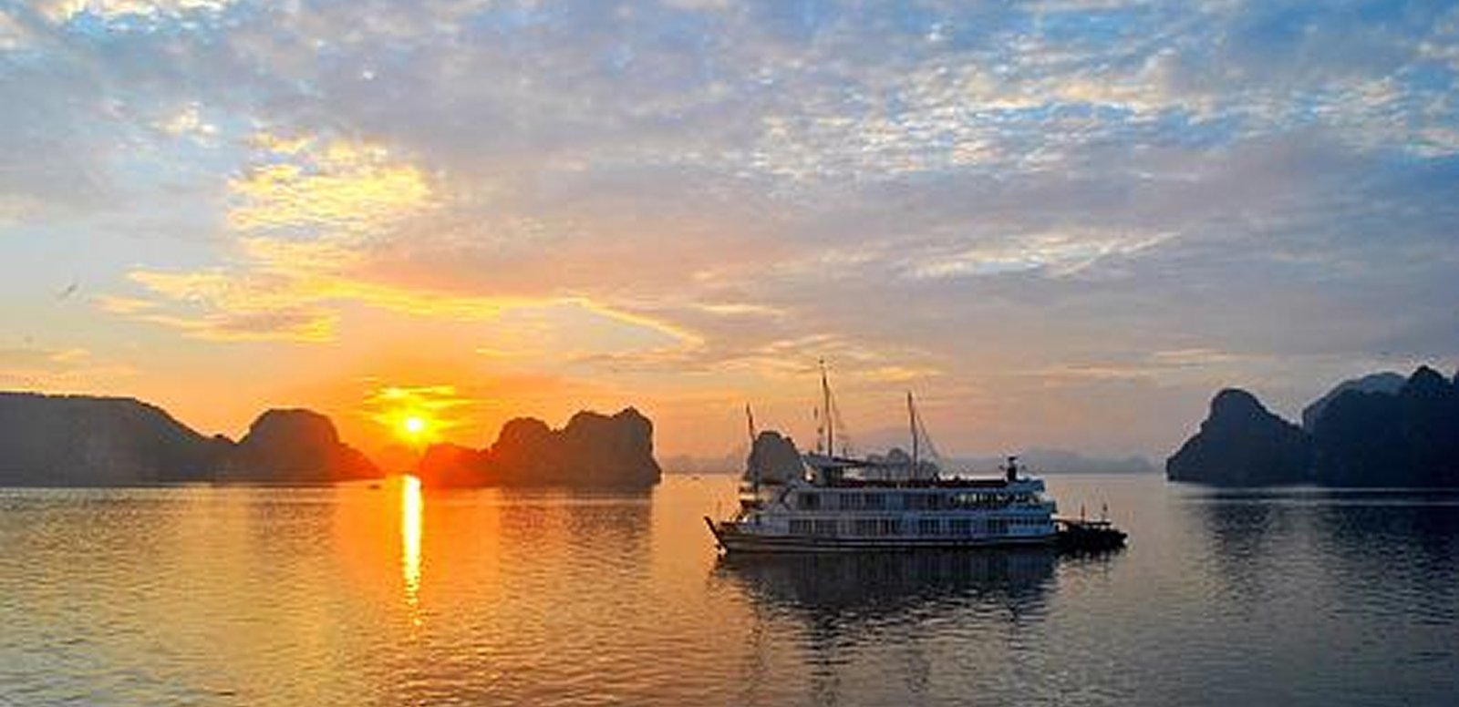 Sunset View in Halong Bay Vietnam
