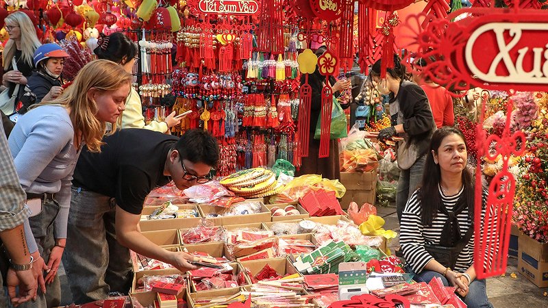 Hang Luoc Flower Market during tet