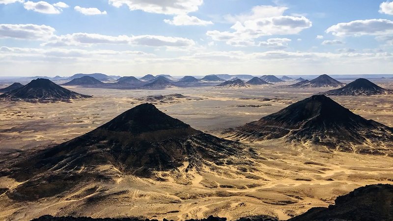 The White Desert & Black Desert